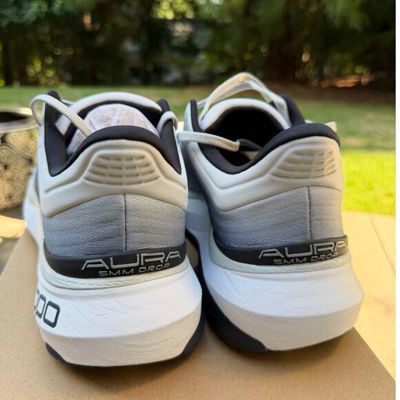 NWT Topo Athletic Aura Running Shoes White Gray Size 9.5 main image 6